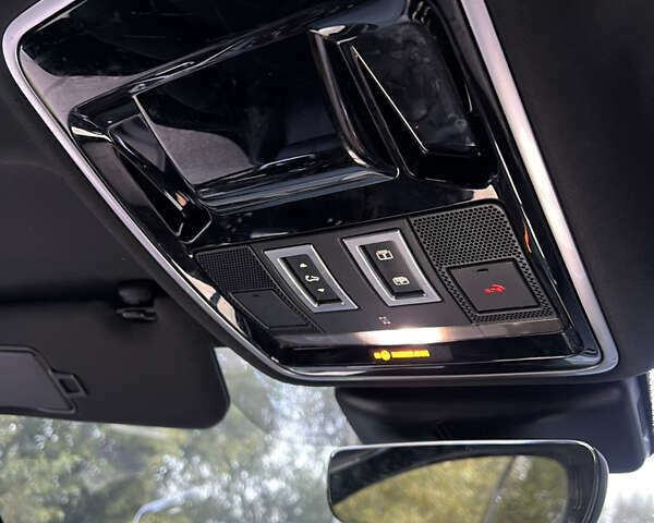 Білий Ленд Ровер Рендж Ровер Велар, об'ємом двигуна 2 л та пробігом 150 тис. км за 29900 $, фото 22 на Automoto.ua