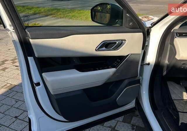 Білий Ленд Ровер Рендж Ровер Велар, об'ємом двигуна 3 л та пробігом 76 тис. км за 35999 $, фото 13 на Automoto.ua