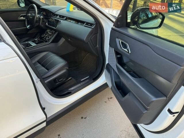 Белый Ленд Ровер Рендж Ровер Велар, объемом двигателя 3 л и пробегом 75 тыс. км за 42500 $, фото 30 на Automoto.ua