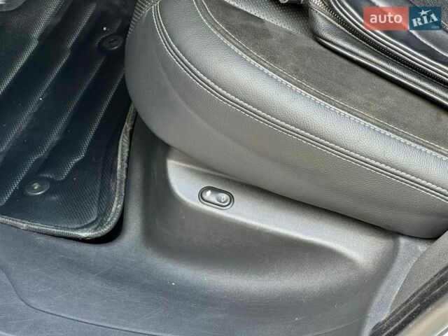 Білий Ленд Ровер Рендж Ровер Велар, об'ємом двигуна 2 л та пробігом 131 тис. км за 32000 $, фото 46 на Automoto.ua