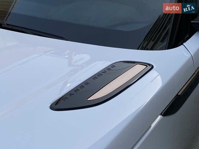 Белый Ленд Ровер Рендж Ровер Велар, объемом двигателя 2 л и пробегом 91 тыс. км за 34999 $, фото 24 на Automoto.ua