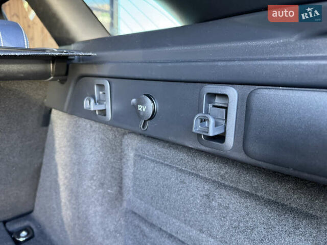 Белый Ленд Ровер Рендж Ровер Велар, объемом двигателя 2 л и пробегом 91 тыс. км за 34999 $, фото 67 на Automoto.ua