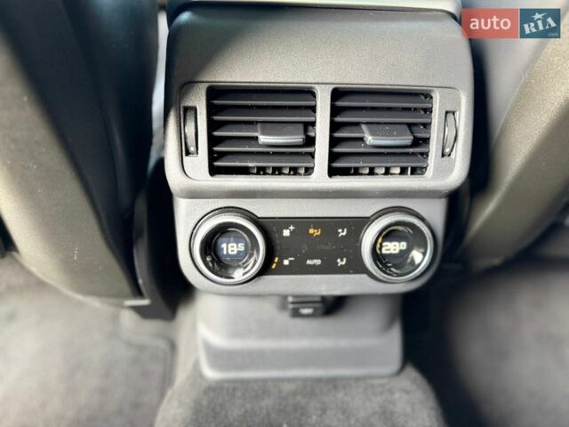 Білий Ленд Ровер Рендж Ровер Велар, об'ємом двигуна 2 л та пробігом 130 тис. км за 32200 $, фото 22 на Automoto.ua