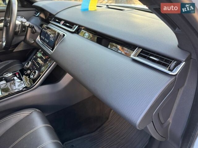 Белый Ленд Ровер Рендж Ровер Велар, объемом двигателя 3 л и пробегом 75 тыс. км за 42500 $, фото 34 на Automoto.ua