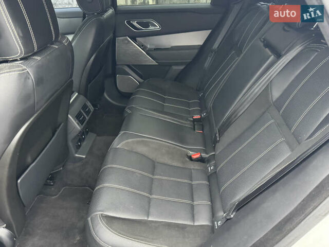 Білий Ленд Ровер Рендж Ровер Велар, об'ємом двигуна 2 л та пробігом 150 тис. км за 29900 $, фото 36 на Automoto.ua