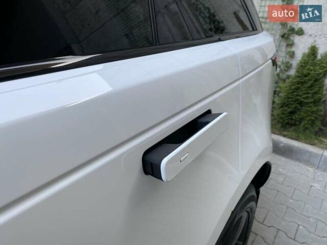 Белый Ленд Ровер Рендж Ровер Велар, объемом двигателя 2 л и пробегом 91 тыс. км за 34999 $, фото 21 на Automoto.ua