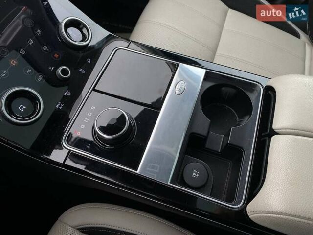 Белый Ленд Ровер Рендж Ровер Велар, объемом двигателя 3 л и пробегом 77 тыс. км за 34900 $, фото 18 на Automoto.ua