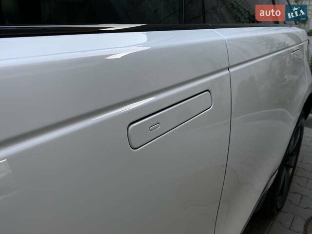 Белый Ленд Ровер Рендж Ровер Велар, объемом двигателя 2 л и пробегом 91 тыс. км за 34999 $, фото 20 на Automoto.ua