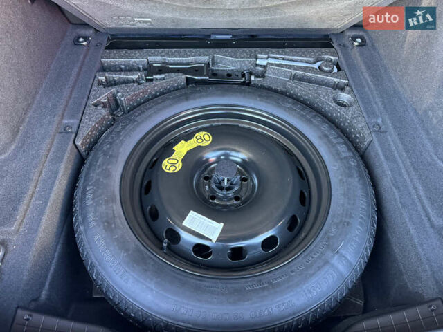 Белый Ленд Ровер Рендж Ровер Велар, объемом двигателя 2 л и пробегом 91 тыс. км за 34999 $, фото 68 на Automoto.ua