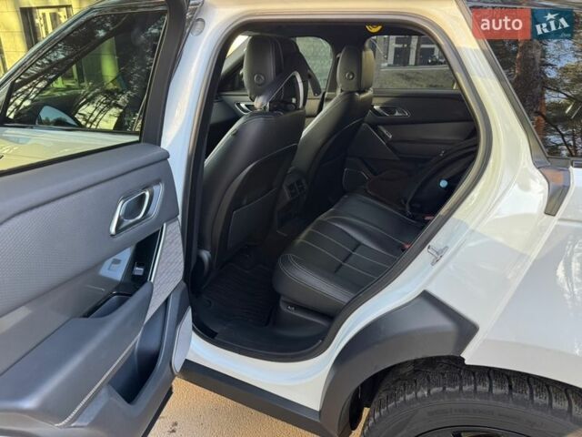 Белый Ленд Ровер Рендж Ровер Велар, объемом двигателя 3 л и пробегом 75 тыс. км за 42500 $, фото 27 на Automoto.ua