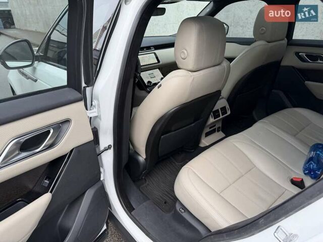 Білий Ленд Ровер Рендж Ровер Велар, об'ємом двигуна 2 л та пробігом 65 тис. км за 37500 $, фото 21 на Automoto.ua