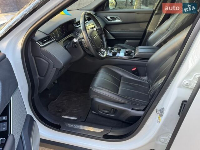 Белый Ленд Ровер Рендж Ровер Велар, объемом двигателя 3 л и пробегом 75 тыс. км за 42500 $, фото 21 на Automoto.ua