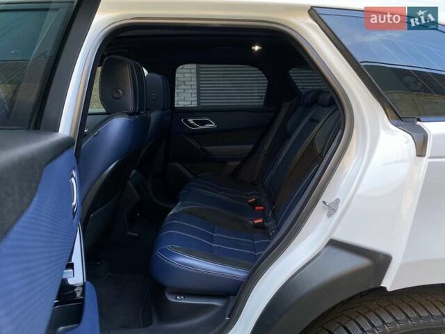 Белый Ленд Ровер Рендж Ровер Велар, объемом двигателя 2 л и пробегом 91 тыс. км за 34999 $, фото 65 на Automoto.ua