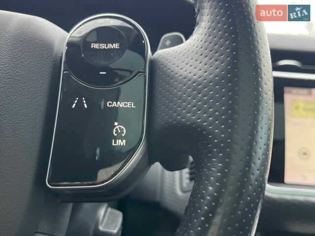 Білий Ленд Ровер Рендж Ровер Велар, об'ємом двигуна 2 л та пробігом 143 тис. км за 33500 $, фото 31 на Automoto.ua