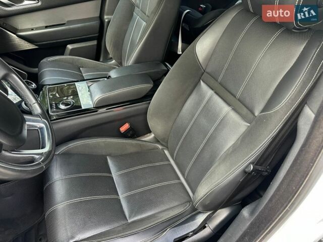 Білий Ленд Ровер Рендж Ровер Велар, об'ємом двигуна 2 л та пробігом 131 тис. км за 32000 $, фото 47 на Automoto.ua