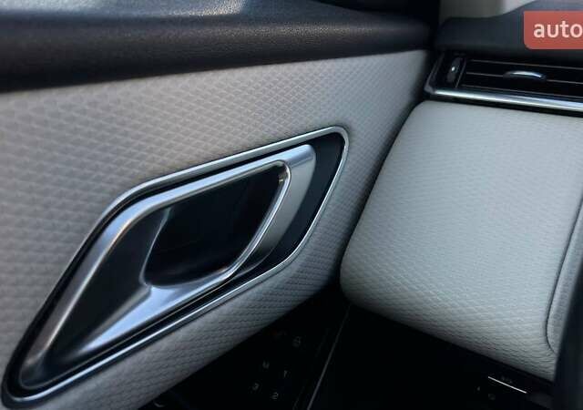 Білий Ленд Ровер Рендж Ровер Велар, об'ємом двигуна 3 л та пробігом 76 тис. км за 35999 $, фото 23 на Automoto.ua