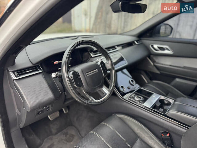 Білий Ленд Ровер Рендж Ровер Велар, об'ємом двигуна 2 л та пробігом 150 тис. км за 29900 $, фото 24 на Automoto.ua