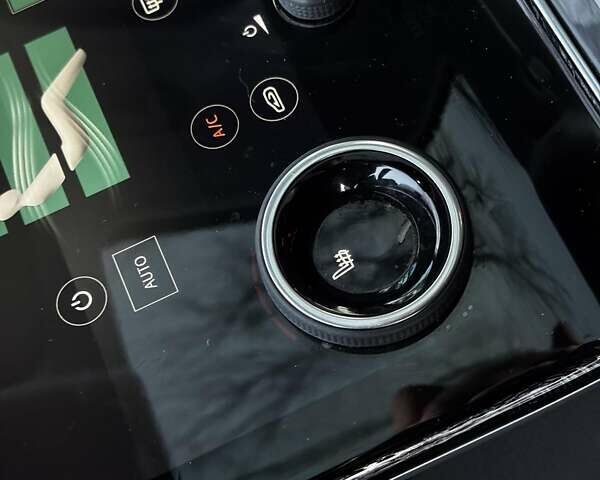 Білий Ленд Ровер Рендж Ровер Велар, об'ємом двигуна 2 л та пробігом 141 тис. км за 37690 $, фото 23 на Automoto.ua