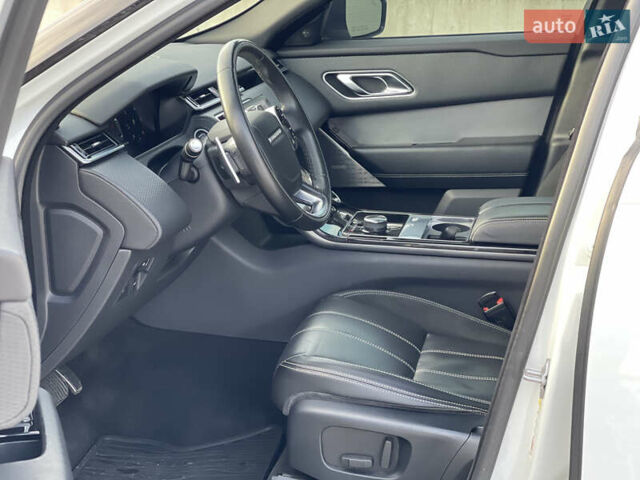 Білий Ленд Ровер Рендж Ровер Велар, об'ємом двигуна 2 л та пробігом 209 тис. км за 31999 $, фото 50 на Automoto.ua