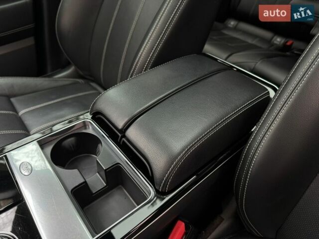 Белый Ленд Ровер Рендж Ровер Велар, объемом двигателя 3 л и пробегом 75 тыс. км за 42500 $, фото 57 на Automoto.ua