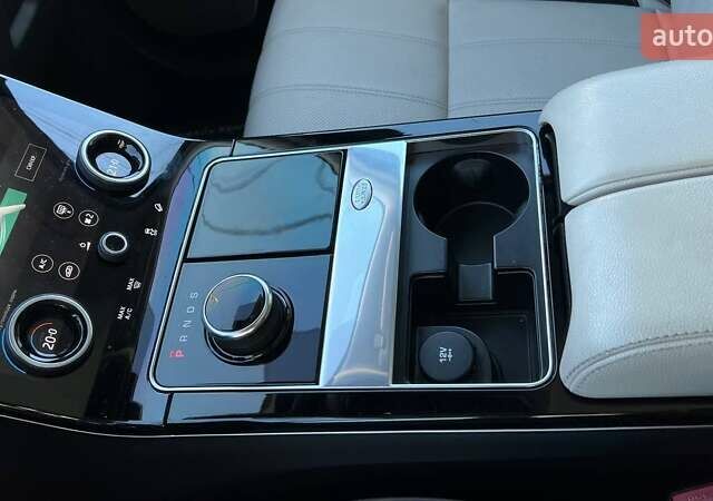 Білий Ленд Ровер Рендж Ровер Велар, об'ємом двигуна 3 л та пробігом 76 тис. км за 35999 $, фото 19 на Automoto.ua