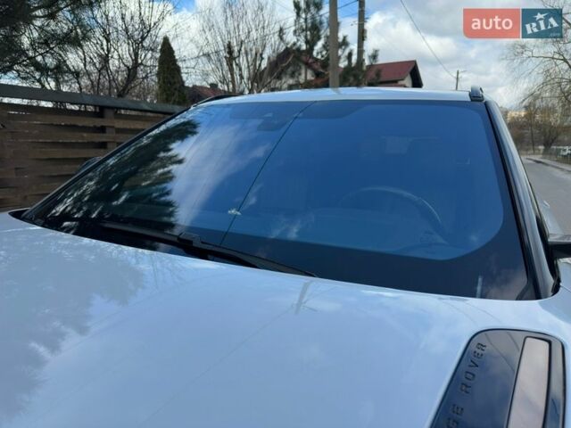 Білий Ленд Ровер Рендж Ровер Велар, об'ємом двигуна 2 л та пробігом 131 тис. км за 32000 $, фото 18 на Automoto.ua