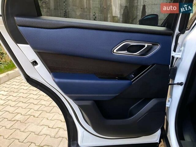 Белый Ленд Ровер Рендж Ровер Велар, объемом двигателя 2 л и пробегом 91 тыс. км за 34999 $, фото 64 на Automoto.ua