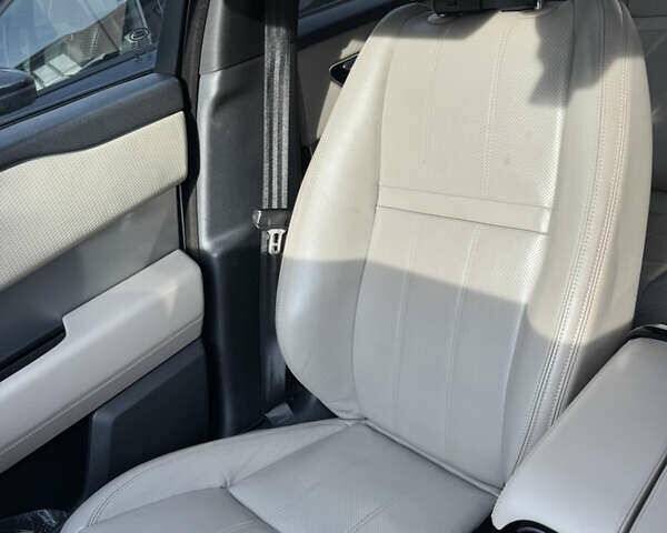 Білий Ленд Ровер Рендж Ровер Велар, об'ємом двигуна 2 л та пробігом 115 тис. км за 28800 $, фото 28 на Automoto.ua