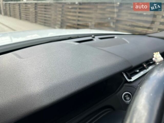 Білий Ленд Ровер Рендж Ровер Велар, об'ємом двигуна 2 л та пробігом 131 тис. км за 32000 $, фото 50 на Automoto.ua