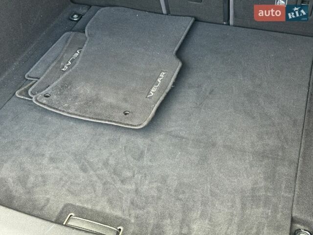 Білий Ленд Ровер Рендж Ровер Велар, об'ємом двигуна 2 л та пробігом 131 тис. км за 32000 $, фото 33 на Automoto.ua