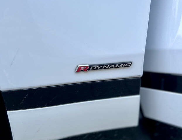 Білий Ленд Ровер Рендж Ровер Велар, об'ємом двигуна 2 л та пробігом 150 тис. км за 29900 $, фото 38 на Automoto.ua