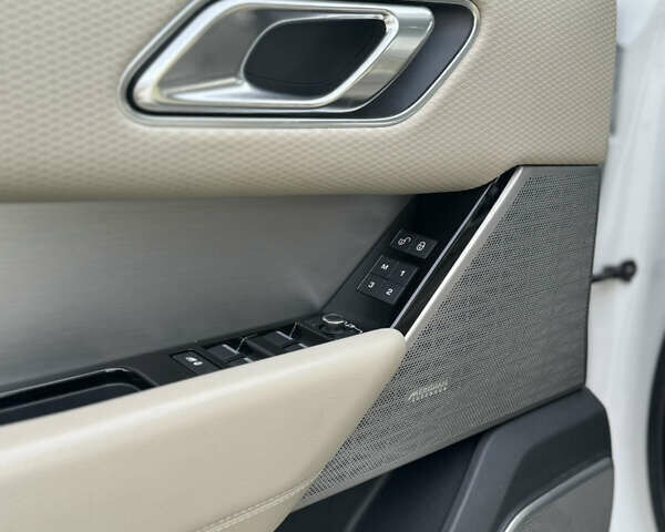 Білий Ленд Ровер Рендж Ровер Велар, об'ємом двигуна 2 л та пробігом 115 тис. км за 28800 $, фото 20 на Automoto.ua