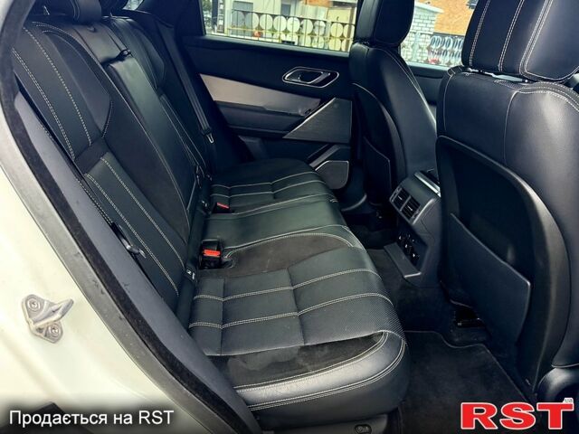 Белый Ленд Ровер Рендж Ровер Велар, объемом двигателя 2 л и пробегом 150 тыс. км за 29900 $, фото 10 на Automoto.ua