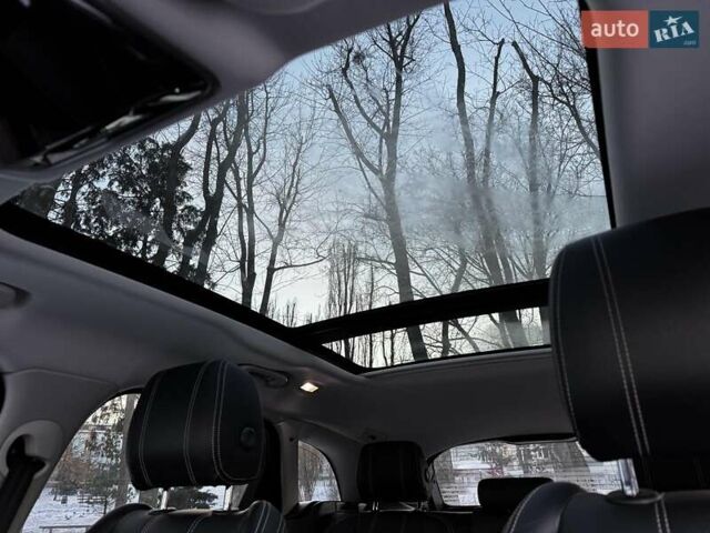 Білий Ленд Ровер Рендж Ровер Велар, об'ємом двигуна 2 л та пробігом 141 тис. км за 37690 $, фото 26 на Automoto.ua