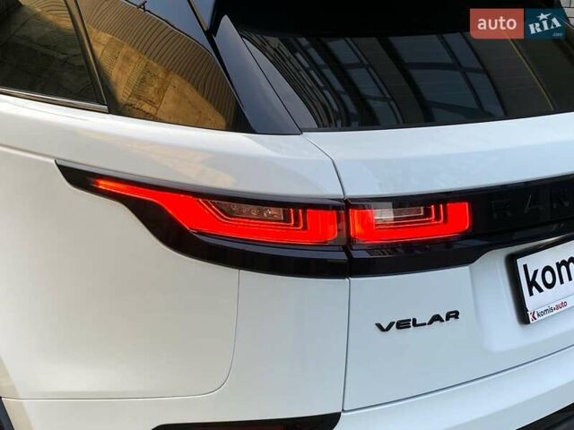 Белый Ленд Ровер Рендж Ровер Велар, объемом двигателя 2 л и пробегом 91 тыс. км за 34999 $, фото 16 на Automoto.ua