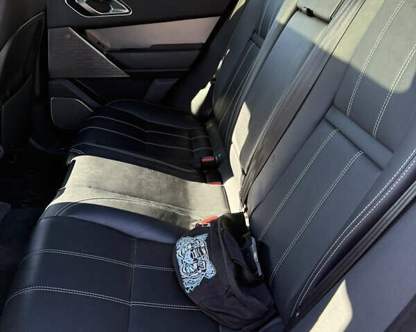 Белый Ленд Ровер Рендж Ровер Велар, объемом двигателя 3 л и пробегом 85 тыс. км за 40000 $, фото 12 на Automoto.ua