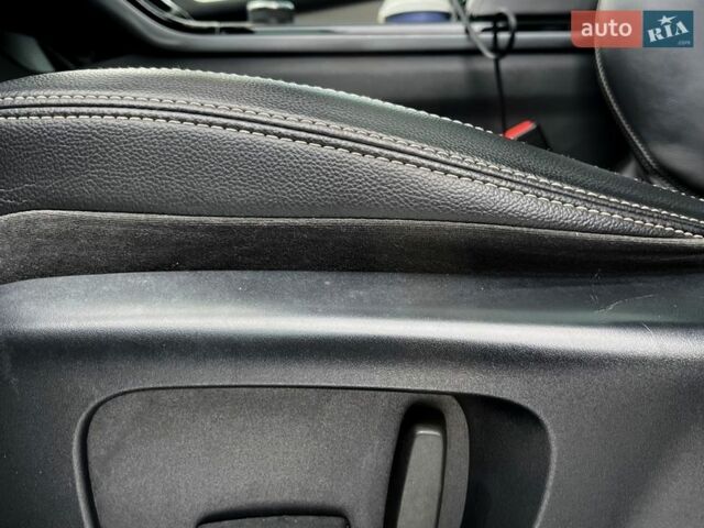 Білий Ленд Ровер Рендж Ровер Велар, об'ємом двигуна 2 л та пробігом 143 тис. км за 33500 $, фото 24 на Automoto.ua