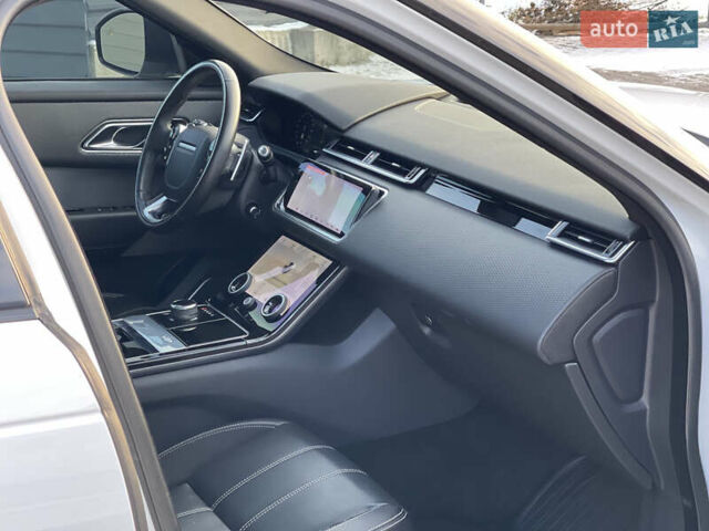 Білий Ленд Ровер Рендж Ровер Велар, об'ємом двигуна 2 л та пробігом 209 тис. км за 31999 $, фото 74 на Automoto.ua