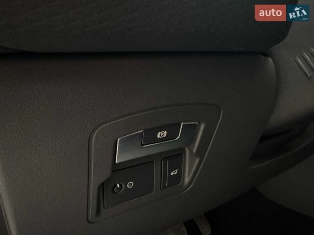 Белый Ленд Ровер Рендж Ровер Велар, объемом двигателя 3 л и пробегом 75 тыс. км за 42500 $, фото 55 на Automoto.ua