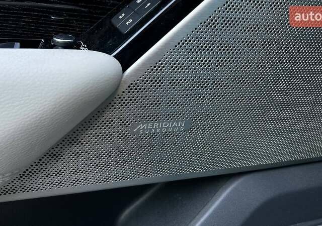 Білий Ленд Ровер Рендж Ровер Велар, об'ємом двигуна 3 л та пробігом 76 тис. км за 35999 $, фото 25 на Automoto.ua