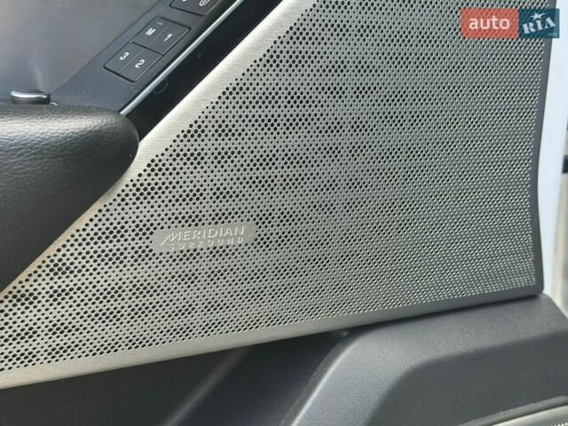 Білий Ленд Ровер Рендж Ровер Велар, об'ємом двигуна 2 л та пробігом 131 тис. км за 32000 $, фото 37 на Automoto.ua