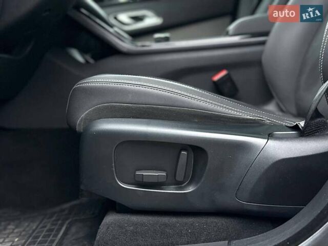 Белый Ленд Ровер Рендж Ровер Велар, объемом двигателя 2 л и пробегом 127 тыс. км за 27900 $, фото 11 на Automoto.ua