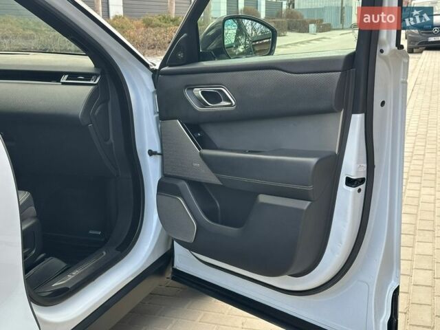 Білий Ленд Ровер Рендж Ровер Велар, об'ємом двигуна 2 л та пробігом 131 тис. км за 32000 $, фото 42 на Automoto.ua