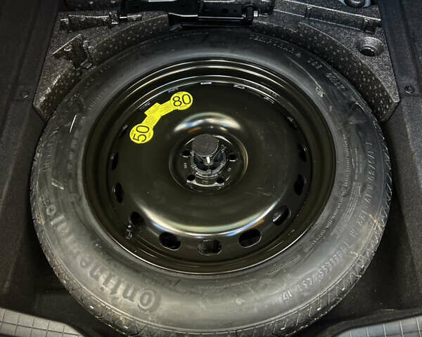 Білий Ленд Ровер Рендж Ровер Велар, об'ємом двигуна 2 л та пробігом 150 тис. км за 29900 $, фото 34 на Automoto.ua