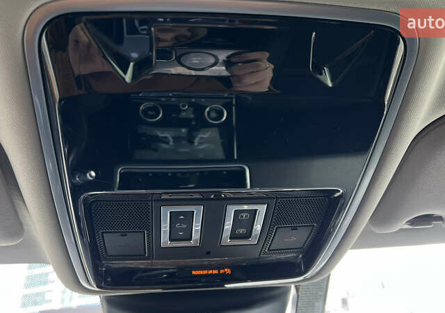 Белый Ленд Ровер Рендж Ровер Велар, объемом двигателя 2 л и пробегом 134 тыс. км за 25500 $, фото 19 на Automoto.ua