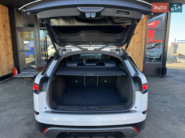 Белый Ленд Ровер Рендж Ровер Велар, объемом двигателя 2 л и пробегом 91 тыс. км за 34999 $, фото 64 на Automoto.ua