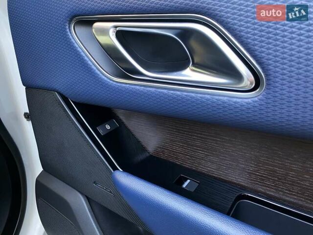 Белый Ленд Ровер Рендж Ровер Велар, объемом двигателя 2 л и пробегом 91 тыс. км за 34999 $, фото 72 на Automoto.ua