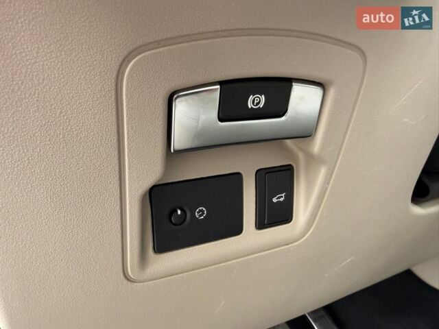 Белый Ленд Ровер Рендж Ровер Велар, объемом двигателя 2 л и пробегом 124 тыс. км за 28500 $, фото 26 на Automoto.ua