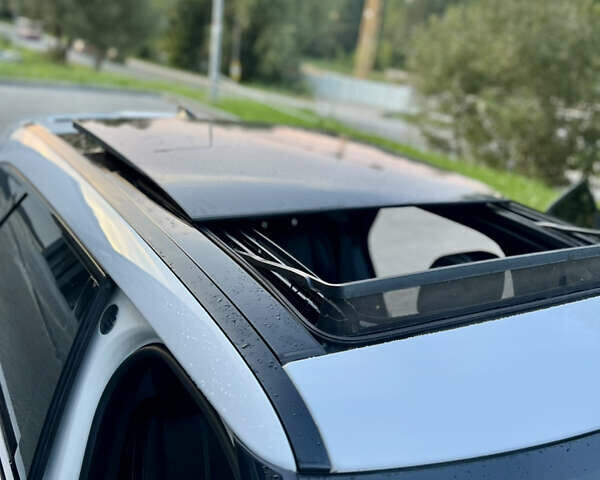 Білий Ленд Ровер Рендж Ровер Велар, об'ємом двигуна 2 л та пробігом 150 тис. км за 29900 $, фото 36 на Automoto.ua