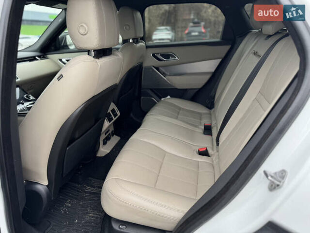 Білий Ленд Ровер Рендж Ровер Велар, об'ємом двигуна 2 л та пробігом 124 тис. км за 30499 $, фото 16 на Automoto.ua